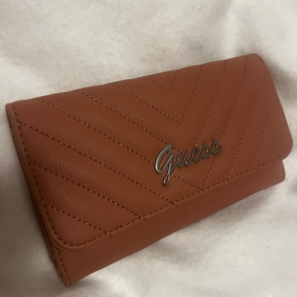 Blush / Rose Guess Wallet - Picture 8 of 9